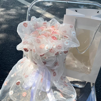 Un buon prezzo. Bouquet di rose Xiaoxiangfeng, sapone per fiori artificiali, prodotto finito di fiori conservati, regalo di compleanno di lusso in linea