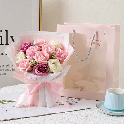 Un buon prezzo. Pratico regalo di San Valentino, regalo di compleanno per la ragazza e il migliore amico, sapone di rose, 11 fiori, mazzo di borse in linea
