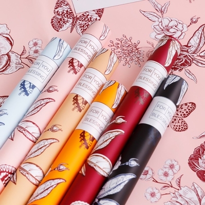 Un buon prezzo. Materiale del bouquet per la festa della donna Periodo di fioritura della farfalla Carta di avvolgimento con pellicola perlata Tempo di spedizione 30-45 giorni in linea