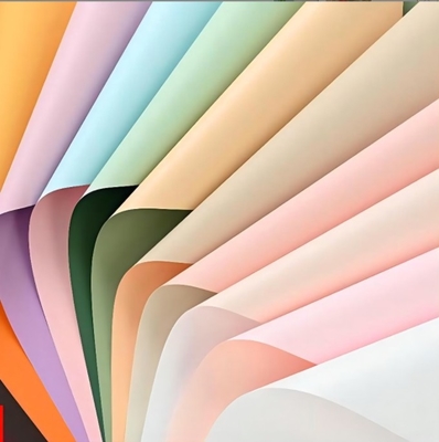 Carta da imballaggio per fiori all'ingrosso, carta Ouya impermeabile a due colori, mazzi di fiori, regali, materiali da imballaggio per negozi di fiori, carta da imballaggio per regali