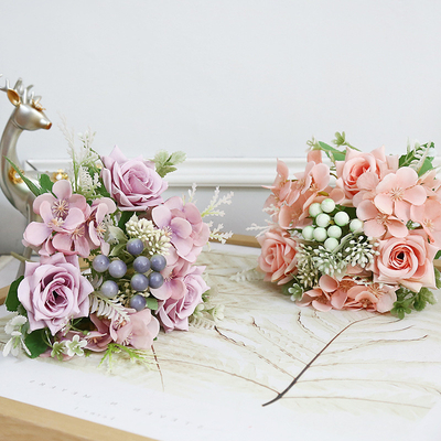 Un buon prezzo. Fiori simulati, angoli di bacche, rose, decorazione del soggiorno, mazzi di fiori falsi, fiori da sposa a mano, accessori fotografici, grossisti produttori in linea