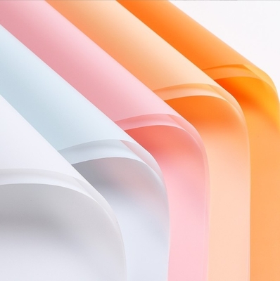 Un buon prezzo. Carta da regalo coreana per bouquet in molti colori per una splendida composizione floreale in linea