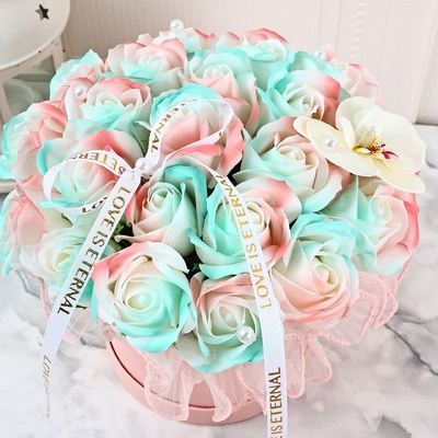Un buon prezzo. Cesto regalo con rose, fiori e abbraccio, San Valentino, San Valentino, cesto cilindrico per composizioni floreali, Festa degli insegnanti, confezione regalo floreale, cesto di bouquet in linea