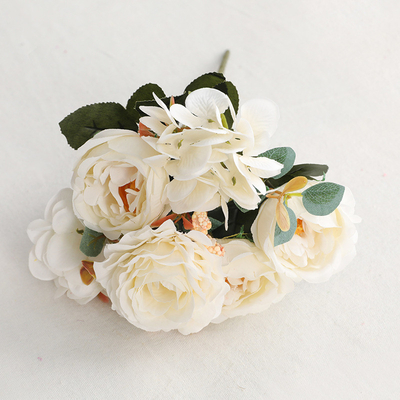 Un buon prezzo. Simulazione di un mazzo di rose in stile europeo con manico piccolo, fiori finti, decorazione del soggiorno, mazzo simulato di 6 ortensie, rose di ibisco in linea