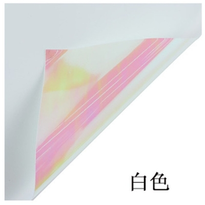 Un buon prezzo. Carta di confezionamento di fiori di plastica di moda a sette colori, perfetta per l'imballaggio di un bouquet di rose nei negozi di fiori in linea
