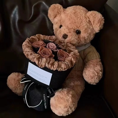 Un buon prezzo. Bouquet d'orso carino, rosa eterna, fiore artificiale, regalo di San Valentino, regalo di compleanno per le ragazze. in linea