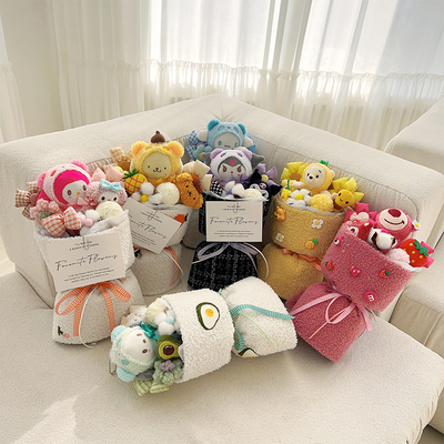 Un buon prezzo. Grosso vendita di bambole Sanrio di lusso per la tua ragazza e il tuo migliore amico  Bouquet di bambole di cartoni animati per San Valentino in linea