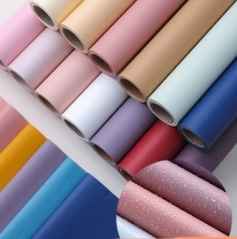Un buon prezzo. Carta di imballaggio a colori solidi per i fiori per l'imballaggio dei fioristi e per l'imballaggio dei bouquet Tempo di consegna 30-45 giorni in linea