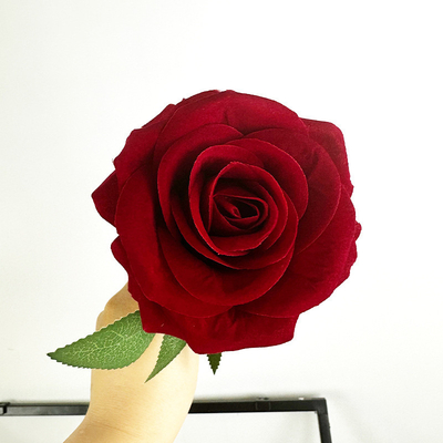 Un buon prezzo. Simulazione rosa San Valentino Bouquet di plastica Decorazione per la casa Fiori falsi Soggiorno Sala da pranzo Tavolo Fioraio Decorazione floreale essiccata in linea