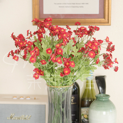 Un buon prezzo. Simulazione di camomilla fiore finto decorazione del soggiorno fiore artificiale casa fotografia decorazione bouquet di fiori foresta guida stradale matrimonio arrangiamento floreale in linea