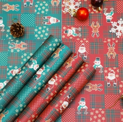 Un buon prezzo. Carta da regalo per fioreria con Babbo Natale e pupazzo di neve su carta kraft impermeabile in linea