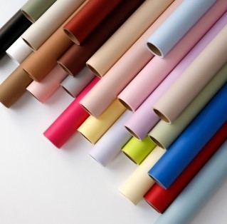 Carta di avvolgimento per fiori a prova d'acqua in molti colori con disegno di nebbia matta