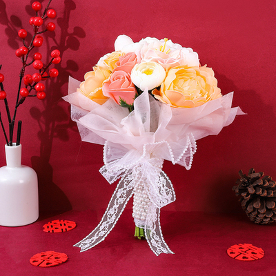 Un buon prezzo. Giorno di San Valentino, Natale, regali di moda e di tendenza, regali di matrimonio, regali di ritorno, bouquet di spose, sapone, fiori, rose prodotti finiti in linea
