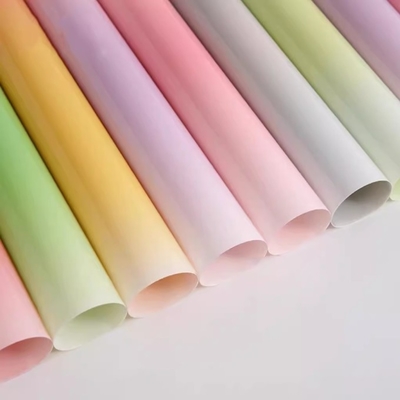 Un buon prezzo. Carta da regalo floreale in molti colori Carta Hansu per caramelle a colori sfumati Vetro Plastica impermeabile Materiale per l'imballaggio del bouquet in linea