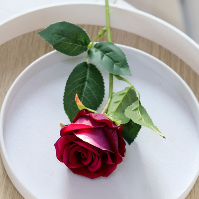 Un buon prezzo. Rosa di velluto fiore artificiale, rosa cascata, fiore falso per San Valentino, decorazione di matrimonio a casa, rosa popolare per il check-in in linea