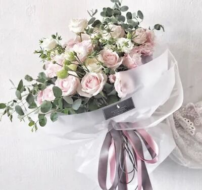 Un buon prezzo. Nastro semplice per l'avvolgimento in linea