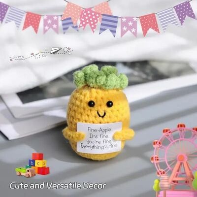 Un buon prezzo. Adorable Ornamento di Energia Positiva Crochet fatto a mano Ananas Bambola di peluche per le decorazioni di festa in linea