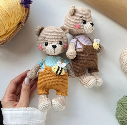 Un buon prezzo. Handmade Crochet Amigurumi Bear Doll Baby Soft Teddy Animal Toy for Kids in linea