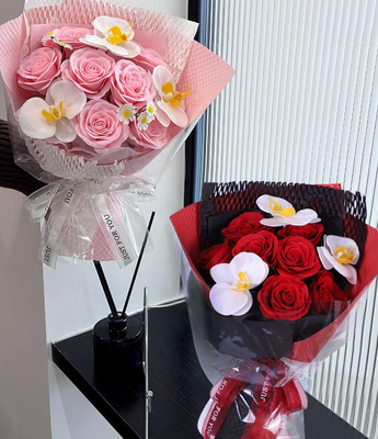 Un buon prezzo. Sapone di fiori di rosa con scatola regalo San Valentino Giornata della mamma Sapone di fiori di rose Bouquet Bouquet Sapone fiori in linea