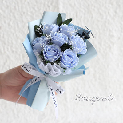 Un buon prezzo. Vendita in grosso Sapone rosa fatto a mano Scatola regalo fiori Bouquet con luci a stringa di stelle Sapone artificiale ecologico Rosa per la festa della mamma Regalo di compleanno in linea