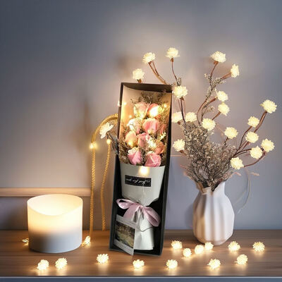 Un buon prezzo. Fiori di sapone artificiale di alta qualità Bouquet con luci a LED per il 2026 San Valentino Giornata della mamma Halloween Graduation Gift Box in linea