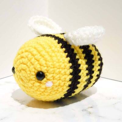 Un buon prezzo. Hot selling Crochet api pelose animali farcito ali bianche coccole maglia filato morbido peluche api giocattolo Amigurumi Crochet api pelose in linea