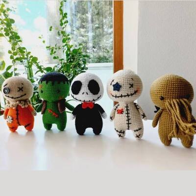 Un buon prezzo. Nuovo arrivo 10 cm fatti a mano all'uncinetto giocattoli di peluche carino mini Halloween Natale bambole lavorate a maglia tessuto di cotone cotone PP per la festa in linea