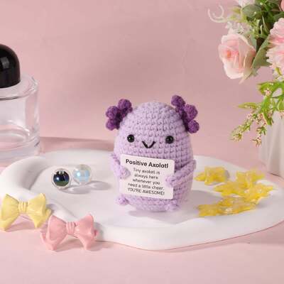 Un buon prezzo. Supporto emotivo Viola Positivo Axolotl Mini peluche all'uncinetto Giocattolo carino ispiratore per edificante regalo per bambola lavorata a maglia in linea