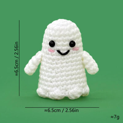 Un buon prezzo. Vendita all'ingrosso OEM personalizzato Halloween all'uncinetto bambola fantasma fatto a mano lavorato a maglia positivo fantasma Amigurumi con cappello da strega e carta messaggio divertente in linea