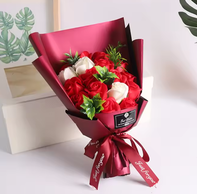 Un buon prezzo. Regalo per la Festa della Madre Rosa artificiale Sapone Bouquet di fiori Regali per San Valentino per le donne in linea