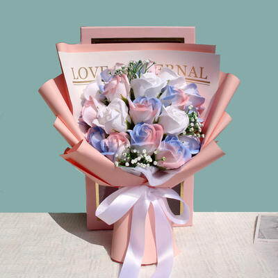 Un buon prezzo. Diciotto realistici bouquet di fiori di sapone di rose blu ghiaccio, finitura moderna e premium, perfetto regalo di San Valentino per la moglie romantica in linea
