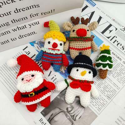 Un buon prezzo. Pupazzo di neve fatto a mano personalizzato Renna Albero di Babbo Natale Giocattolo lavorato a maglia Bambola di Natale all'uncinetto Amigurumi Giocattoli di peluche natalizi lavorati a maglia in linea