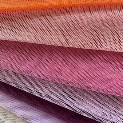 Un buon prezzo. 6 pollici di larghezza Organza Tulle Rolls con caratteristiche anti rughe in linea