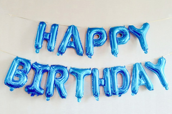 Un buon prezzo. Insegna a 16 pollici di buon compleanno dei palloni di alfabeto di buon compleanno della stagnola messa con corda in linea