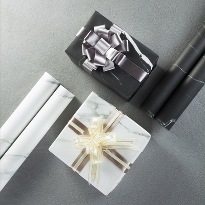 Un buon prezzo. Il regalo di marmo nero bianco di effetto avvolge l'OEM del rotolo 72cmx52cm della carta per la decorazione del regalo in linea