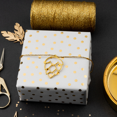 Un buon prezzo. Carta da imballaggio 85GSM della banda chiazzata dell'oro su misura per il pacchetto del regalo in linea